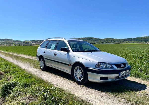 Toyota Avensis cena 7000 przebieg: 252000, rok produkcji 2001 z Bielawa małe 529
